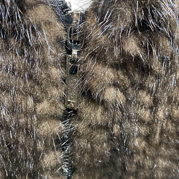 Fur cape - Picture 3 of 7